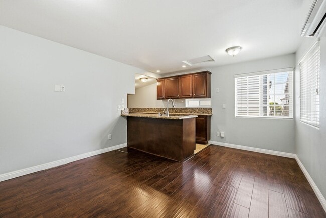 Building Photo - 126 E Balboa Blvd