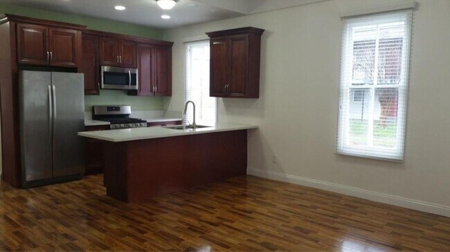 Building Photo - 259 Chautauqua Ave