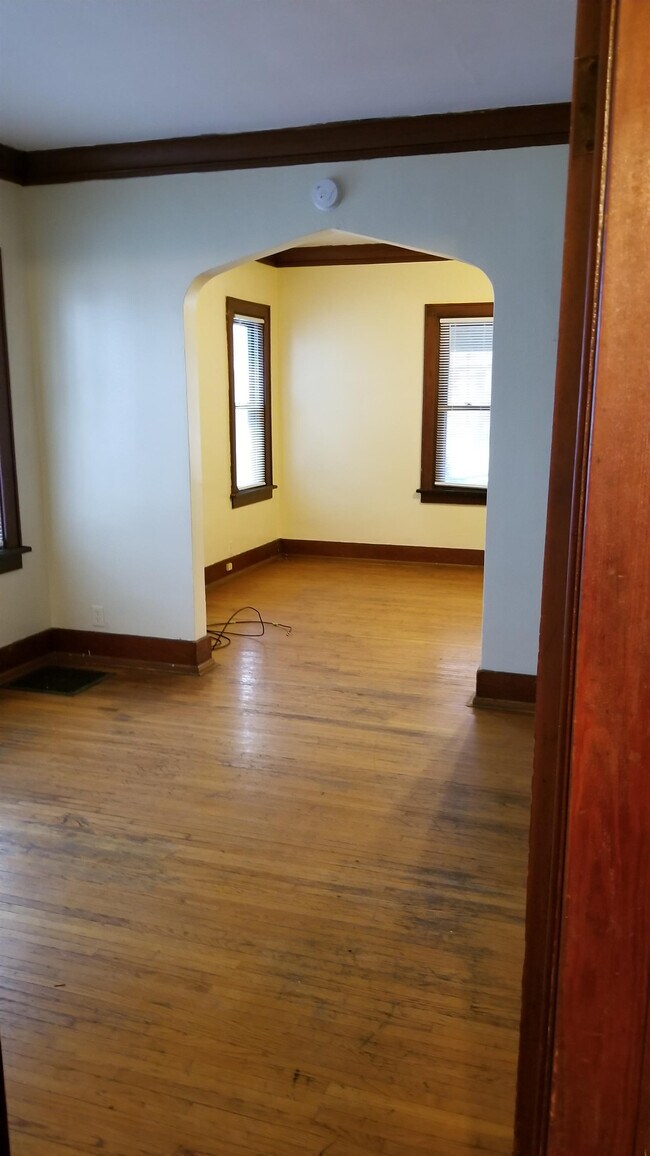 Building Photo - 420 E Arcadia Ave