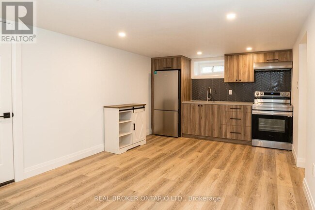 Building Photo - 67 Kingslea Dr