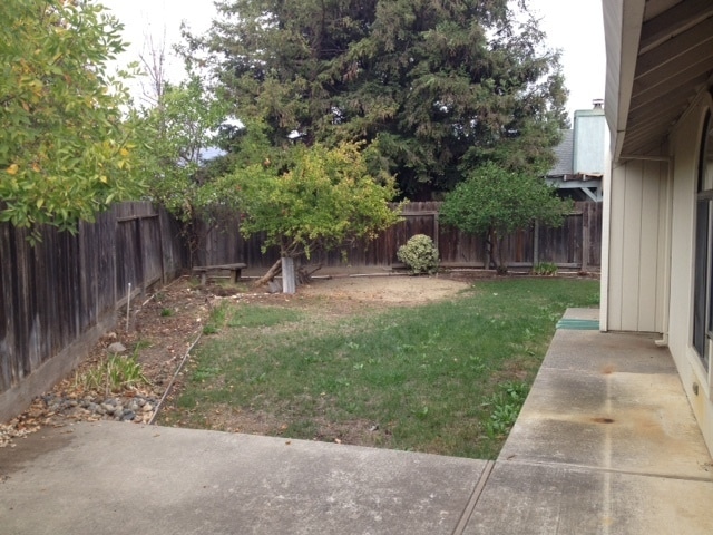Building Photo - 4 Bed | 2 Bath | 1814SF | 2 Car Garage | Single Story |  Tenant pays $175 monthly for WS&G