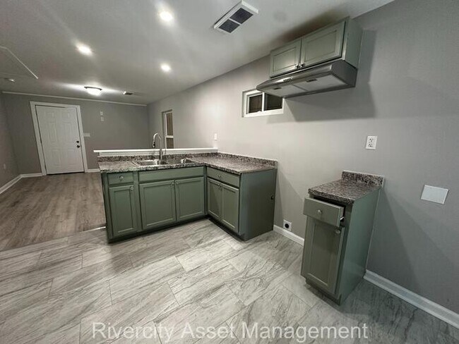Building Photo - North Memphis Cutie!!! Section 8 Friendly,...