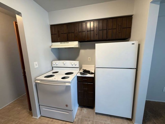 Building Photo - Grand Manor Apartments and Townhomes