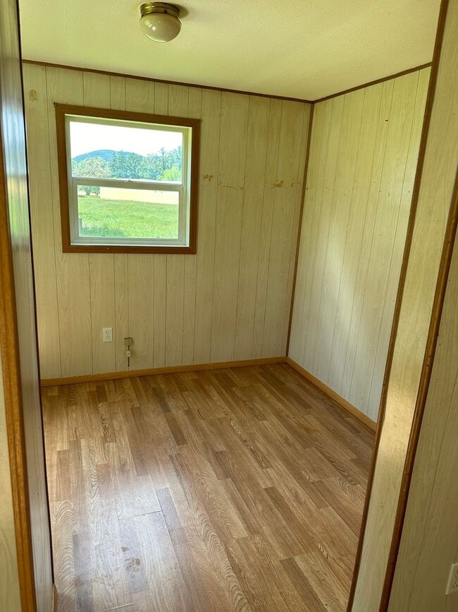 Building Photo - 3-bedroom 2 bath House