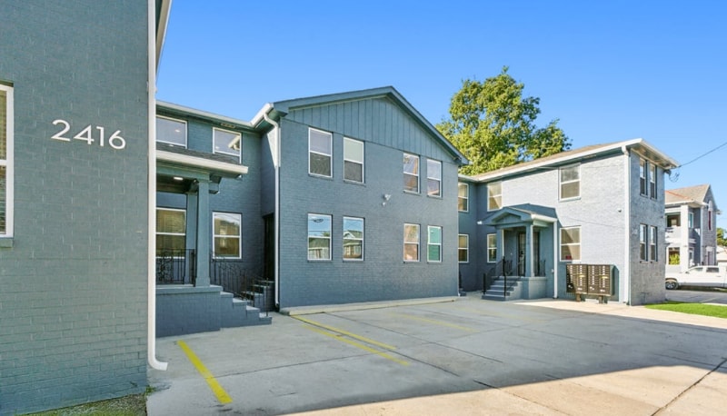 Primary Photo - 2416 Dante St