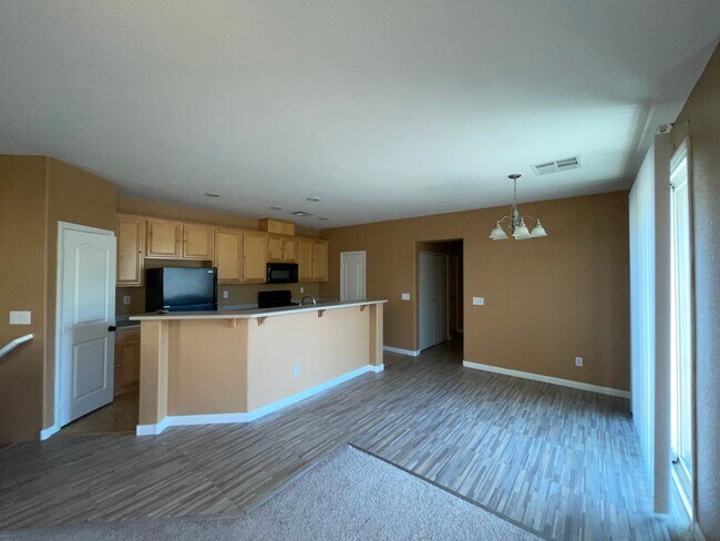 Building Photo - Delightful 2 Bedroom 2 Bathroom Townhouse!