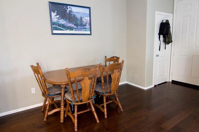 Área de comedor - 951 N Sunrise Ln