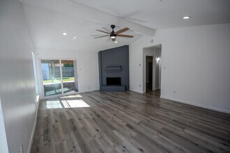 Building Photo - 4606 Meadowood Dr