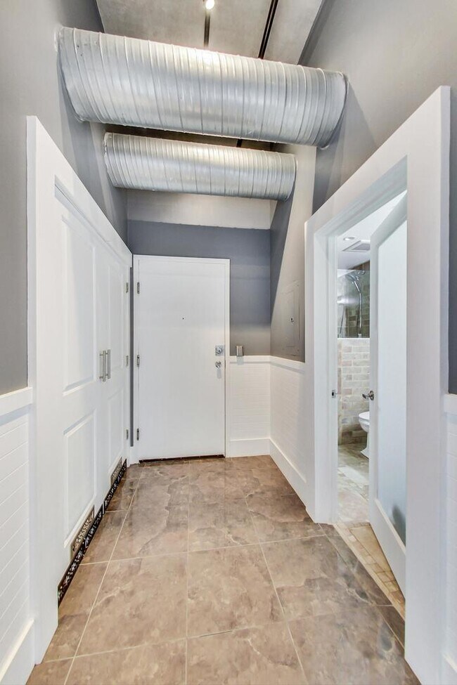 Foto del edificio - 1735 W Diversey Pkwy