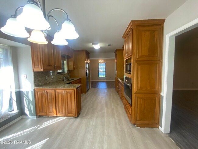 Foto del edificio - 2437 Bernwood Dr