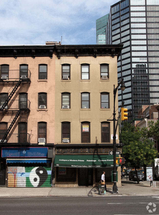 Building Photo - 981 Second Ave