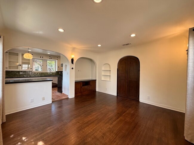 Building Photo - 939 Hammond St