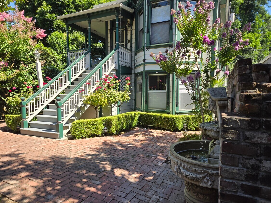 Courtyard - 2623 H St