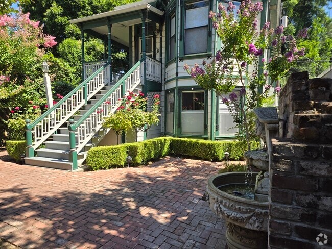 Building Photo - 2623 H St