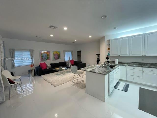 Foto del edificio - 8570 Yearling Dr