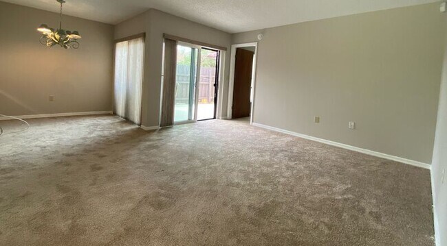 Building Photo - 474 Hunter Cir