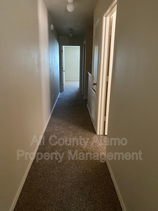 Building Photo - 10611 Mathom Landing
