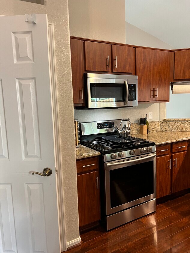 Foto principal - 914 Linden Ln
