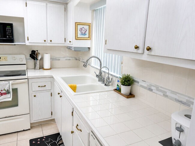 Foto del edificio - 4575 Cove Cir
