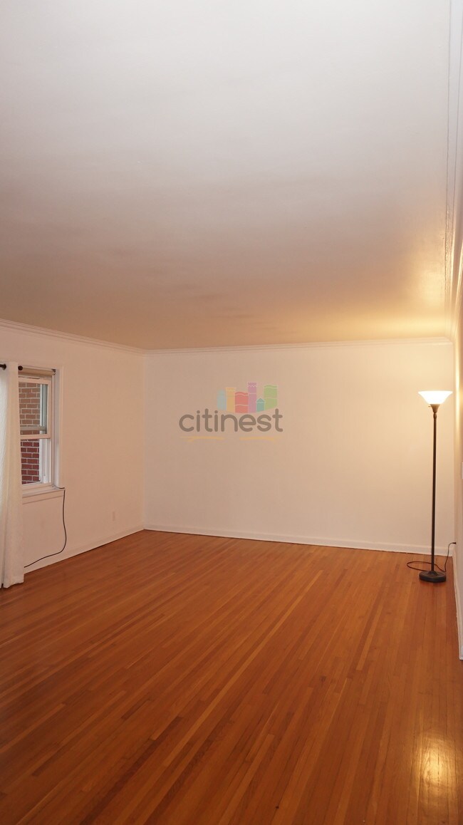 Foto del edificio - 9459 Ridge Blvd
