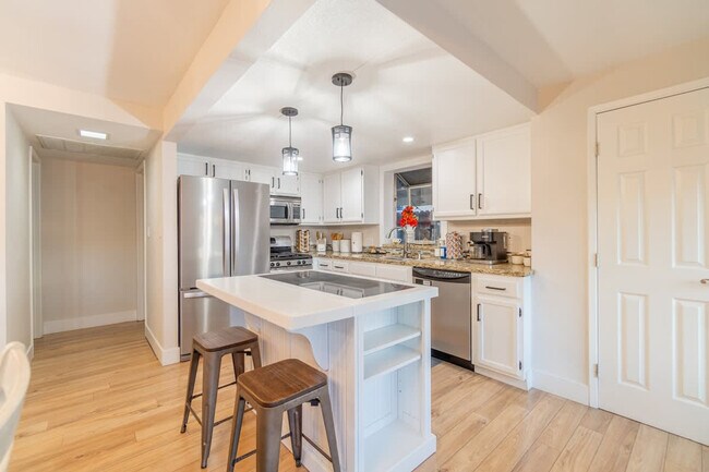 Building Photo - 6511 Enchanted Valley Dr