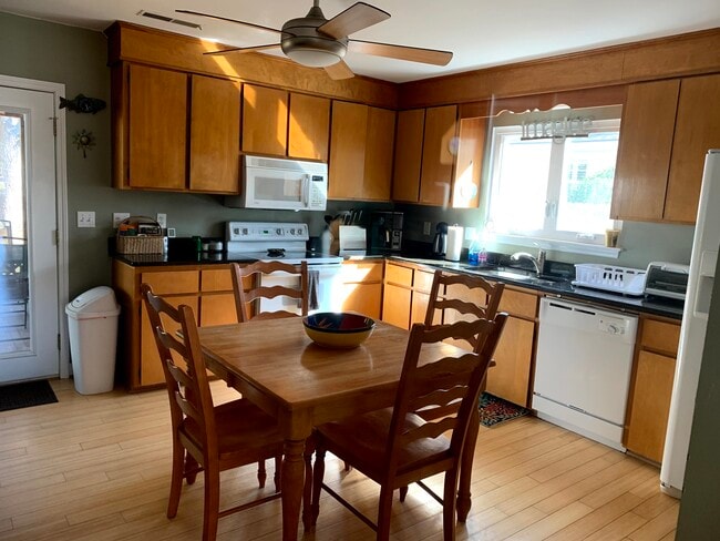 Photo - 1450 Goblet Ave House