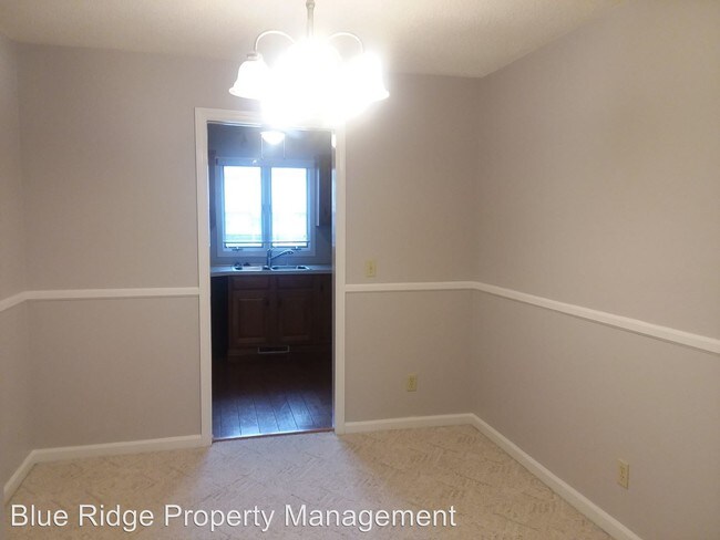 Building Photo - 3 br, 2.5 bath House - 112 Scotland Road #A5