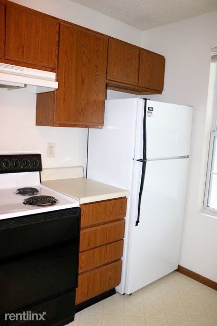 Building Photo - 2 br, 1.5 bath Townhome - Goshen View Town...