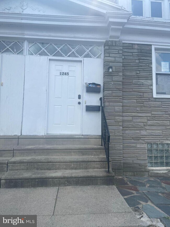 Building Photo - 1245 Empire Ave