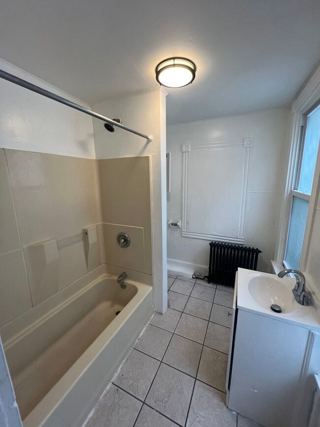 Building Photo - Newly Updated 3 Bedroom Home