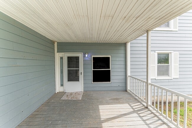 Building Photo - 100 Walnut St