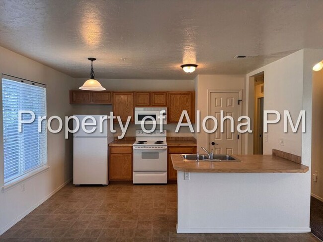 Building Photo - 1027 W Pine Ave