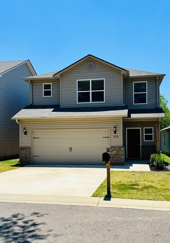 Foto del edificio - 12596 Waterbury Way