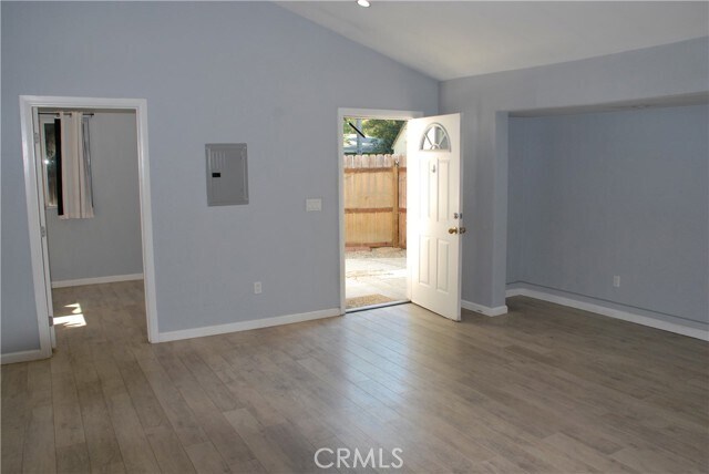 Foto principal - 7053 Corbin Ave