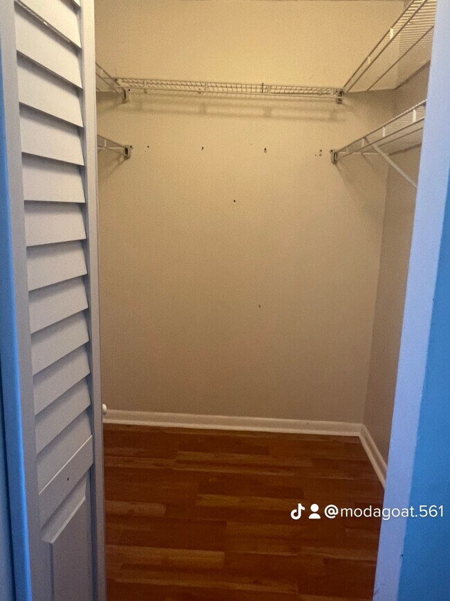 Foto del edificio - 5652 Strawberry Lakes Cir