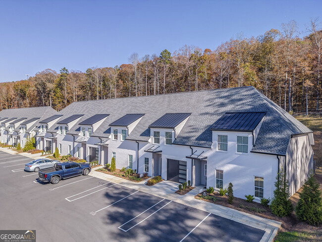 Building Photo - 109 Chateau Dr SE