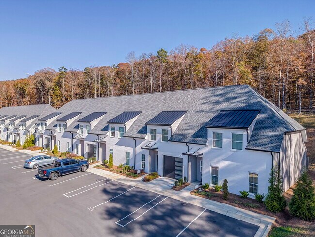 Building Photo - 93 Chateau Dr SE