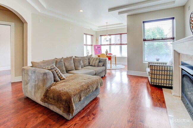 Foto del edificio - 838 E 52nd St