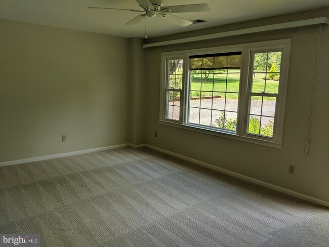 Foto del edificio - 252 Happy Hills Ln