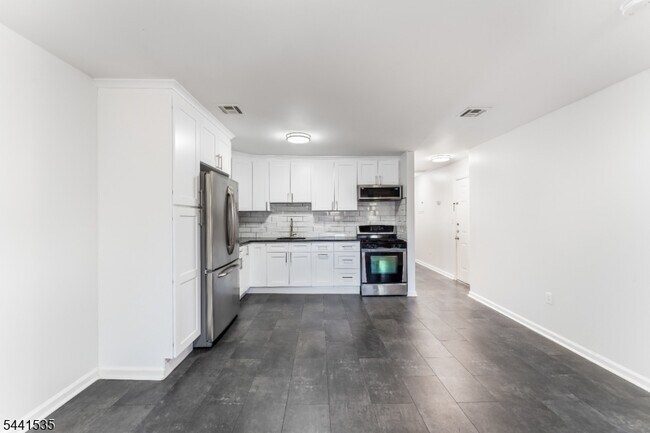Building Photo - 83 1st St