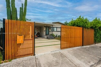 Building Photo - 2925 NW 11th Ave