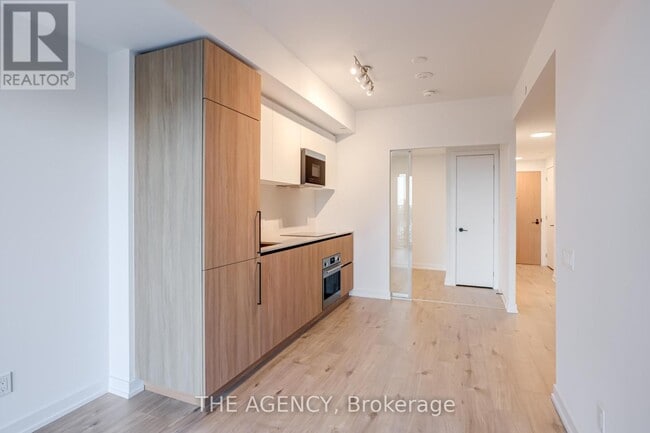 Building Photo - 33 Parliament St