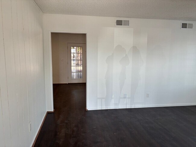 Foto del edificio - Charming Single-Story 4 Bed 2 Bath