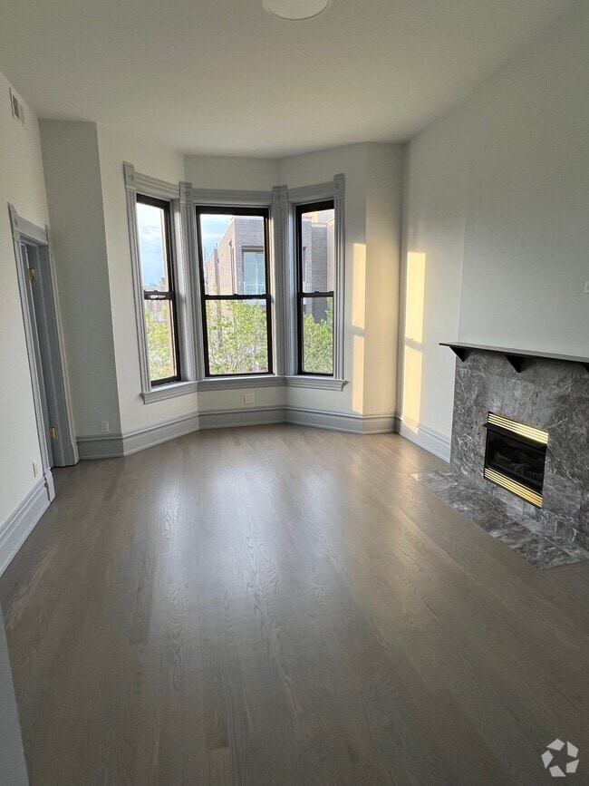 Building Photo - 2057 W Chicago Ave