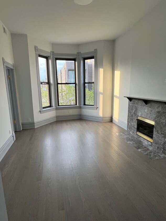 Large living room with great natural light. - 2057 W Chicago Ave