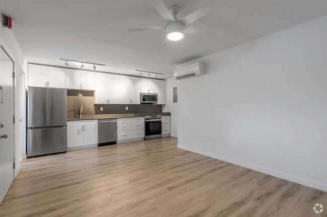 1BR, 1BA - 415SF - Living/Dining Room - Palm Plaza Apartments
