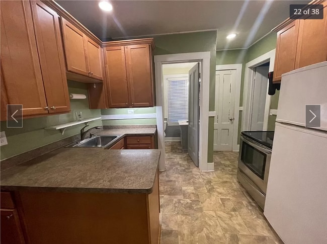 Kitchen - 243 Milburn St