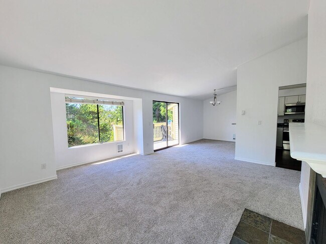 Foto del edificio - Newly updated condo in Sunn Fjord, close to everything!