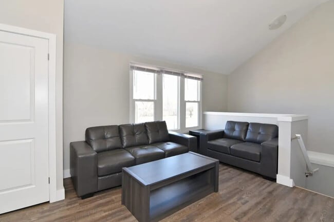 Building Photo - 493 Second St