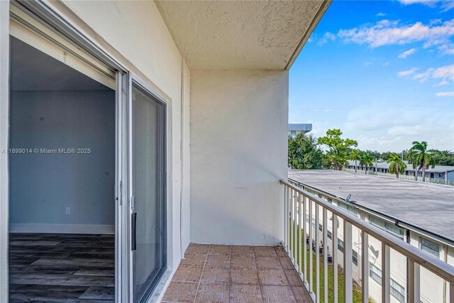 Foto del edificio - 16750 NE 10th Ave